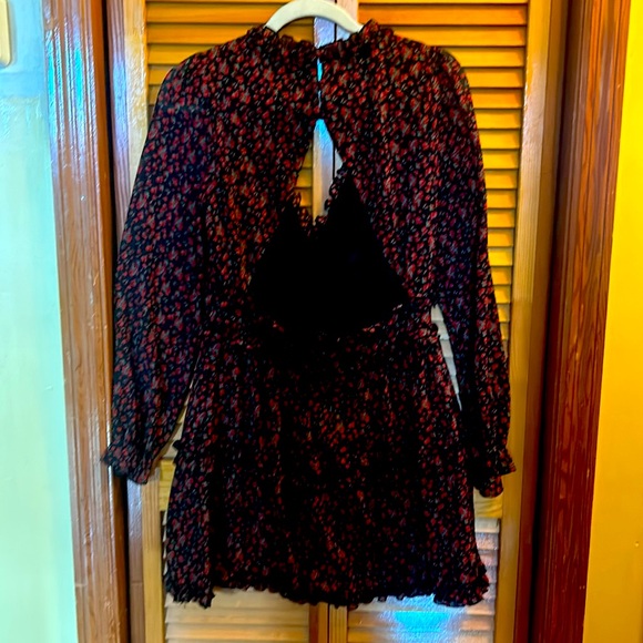 Row A Flounce Long Sleeve Godet Floral Dress - Women's Size M, Black/Red - Picture 3 of 6